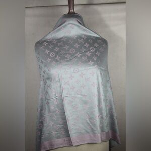 Authentic Louis Vuitton Wrap Stole Shawl 65% Cashmere 35% Silk Multicolor Used